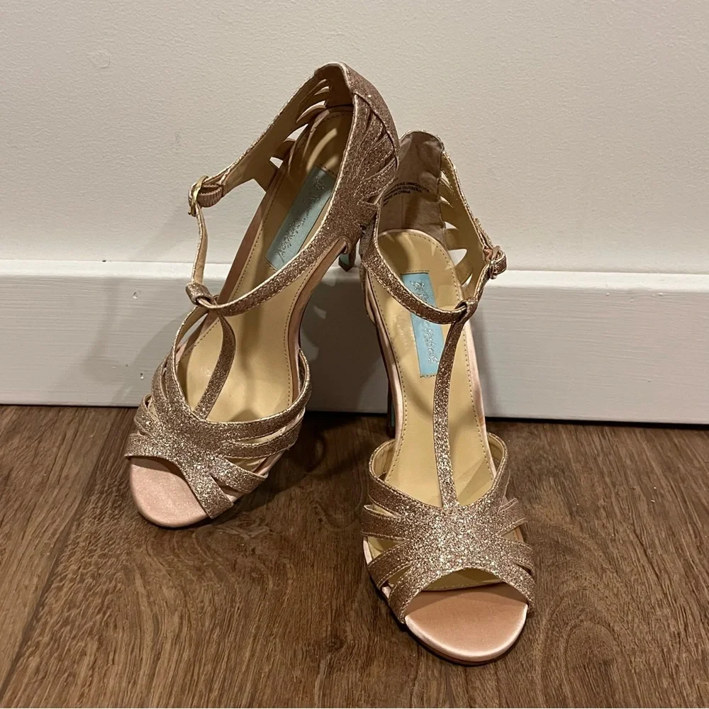 Betsey Johnson Gold Glitter Tee Heels - ***See notes for sizing - Picture 7 of 15